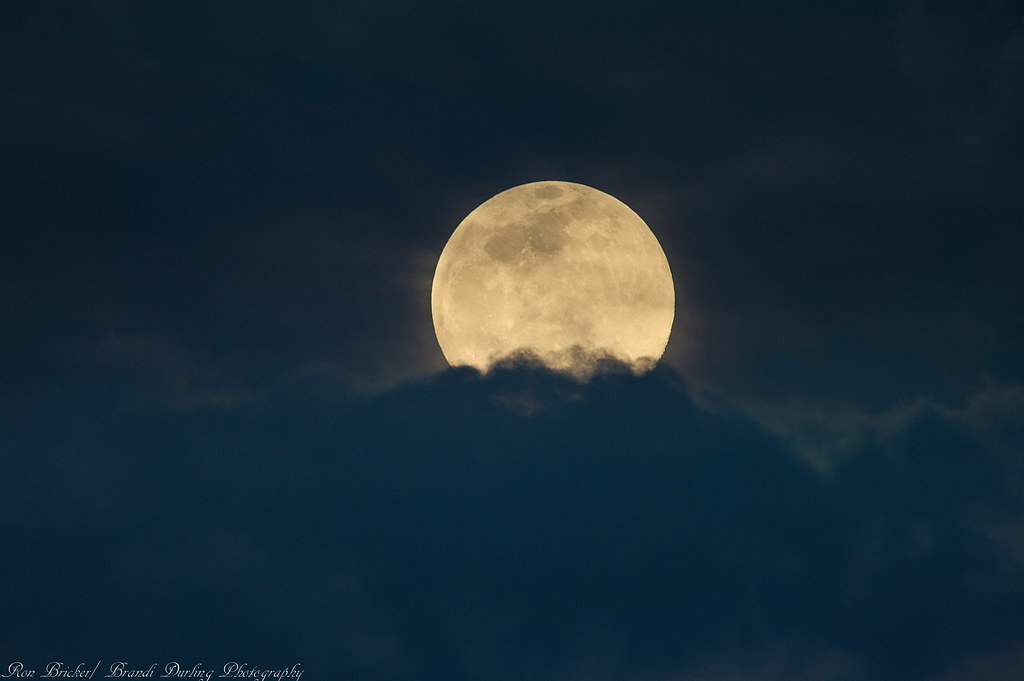 La salida de la Luna fotografiada desde Ontario, Canadá
