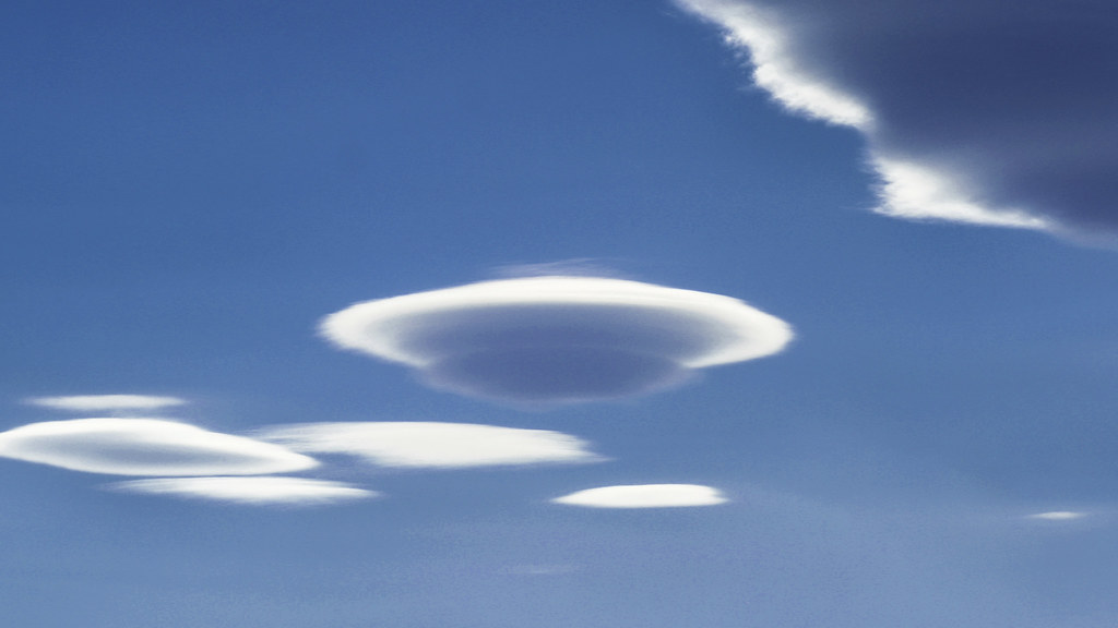 Nubes lenticulares captadas desde Waterford, Irlanda