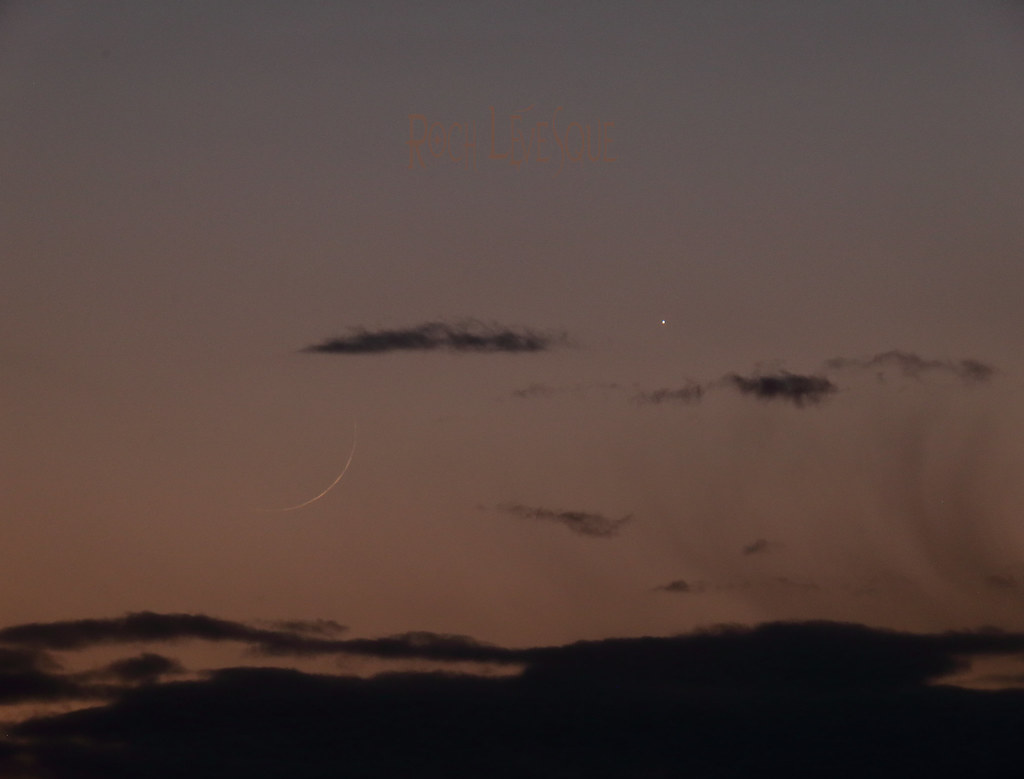 Imagen de la Luna creciente y Venus tomada desde Quebec