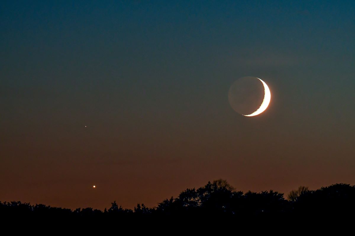Foto de Venus y la Luna tomada desde Braunschweig, Alemania