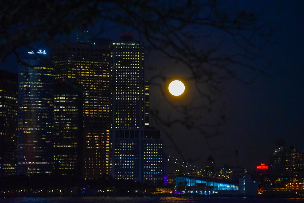 Foto de la Luna tomada desde Nueva York, Estados Unidos