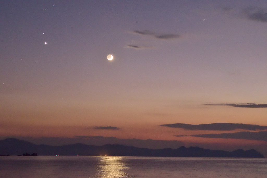 La conjunción de la Luna y Venus captada desde Fukui, Japón