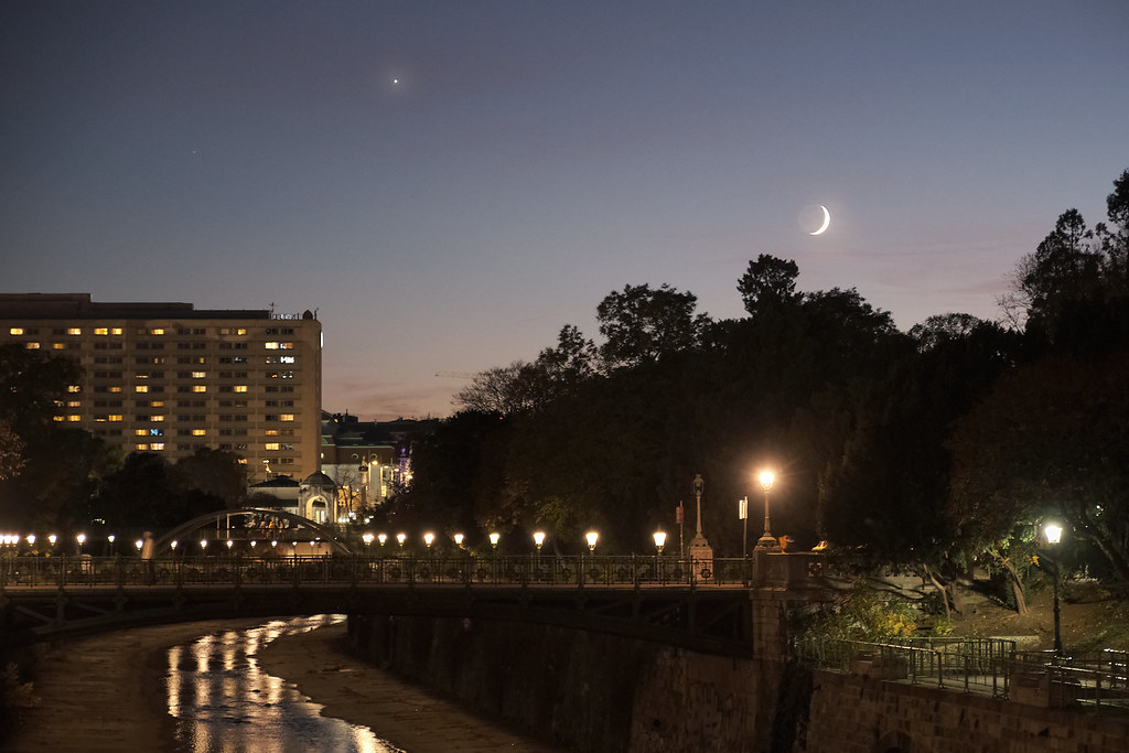 Venus y la Luna captados sobre Viena, Austria