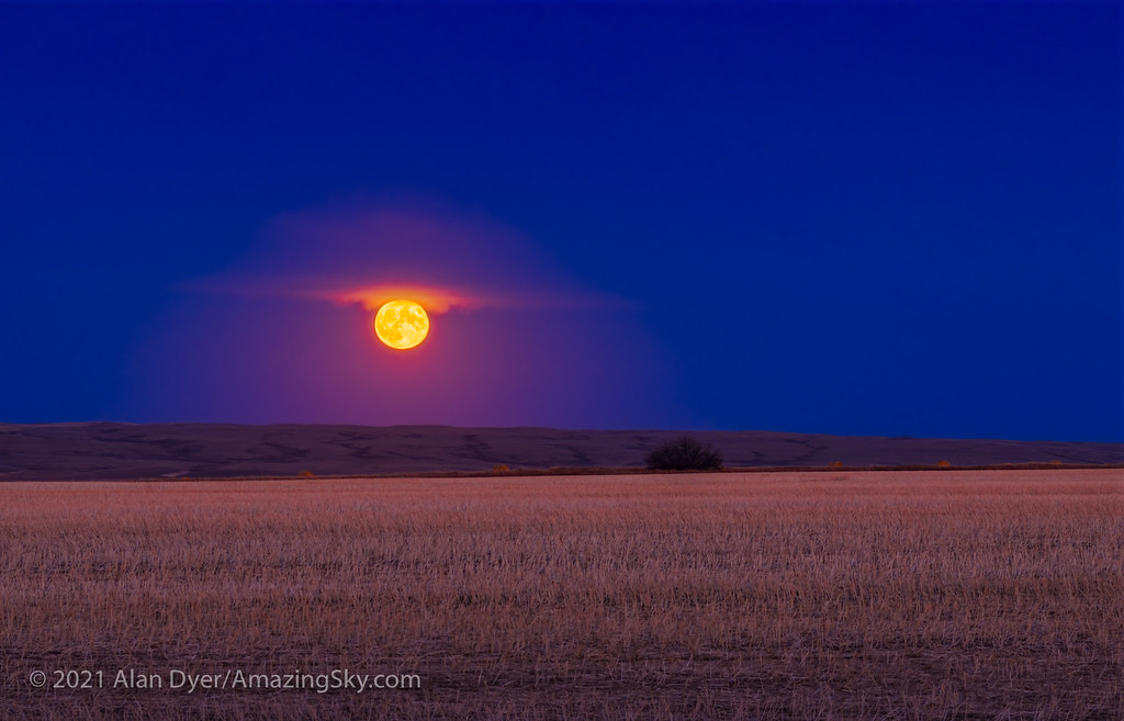 La salida de la Luna fotografiada desde Alberta, Canadá