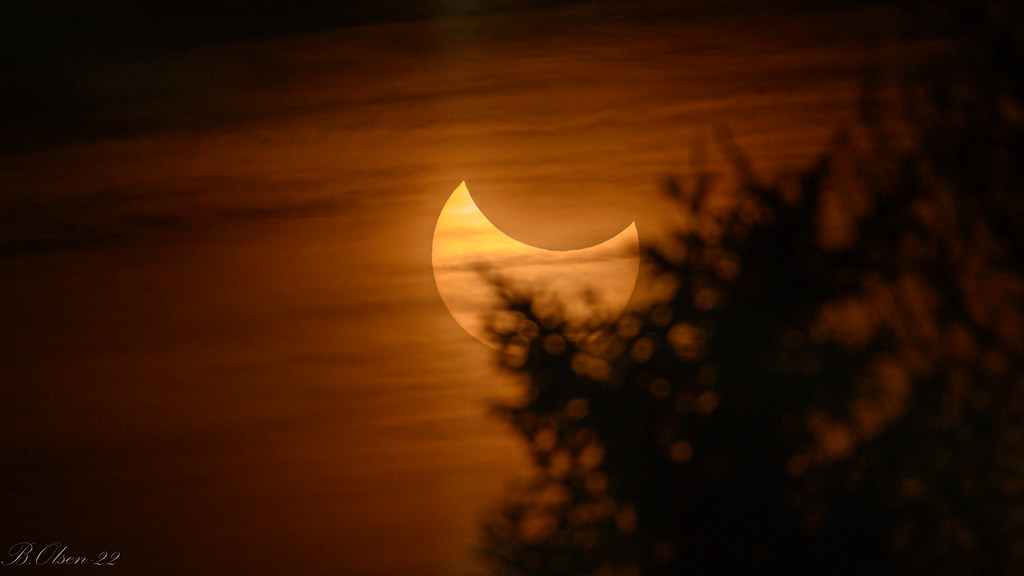 Foto del eclipse parcial de Sol tomada desde Tromsø, Noruega